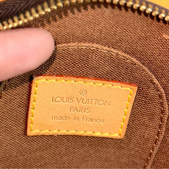 Louis Vuitton Monogram Mini Ellipse Wristlet Clutch - Picture 13 of 14